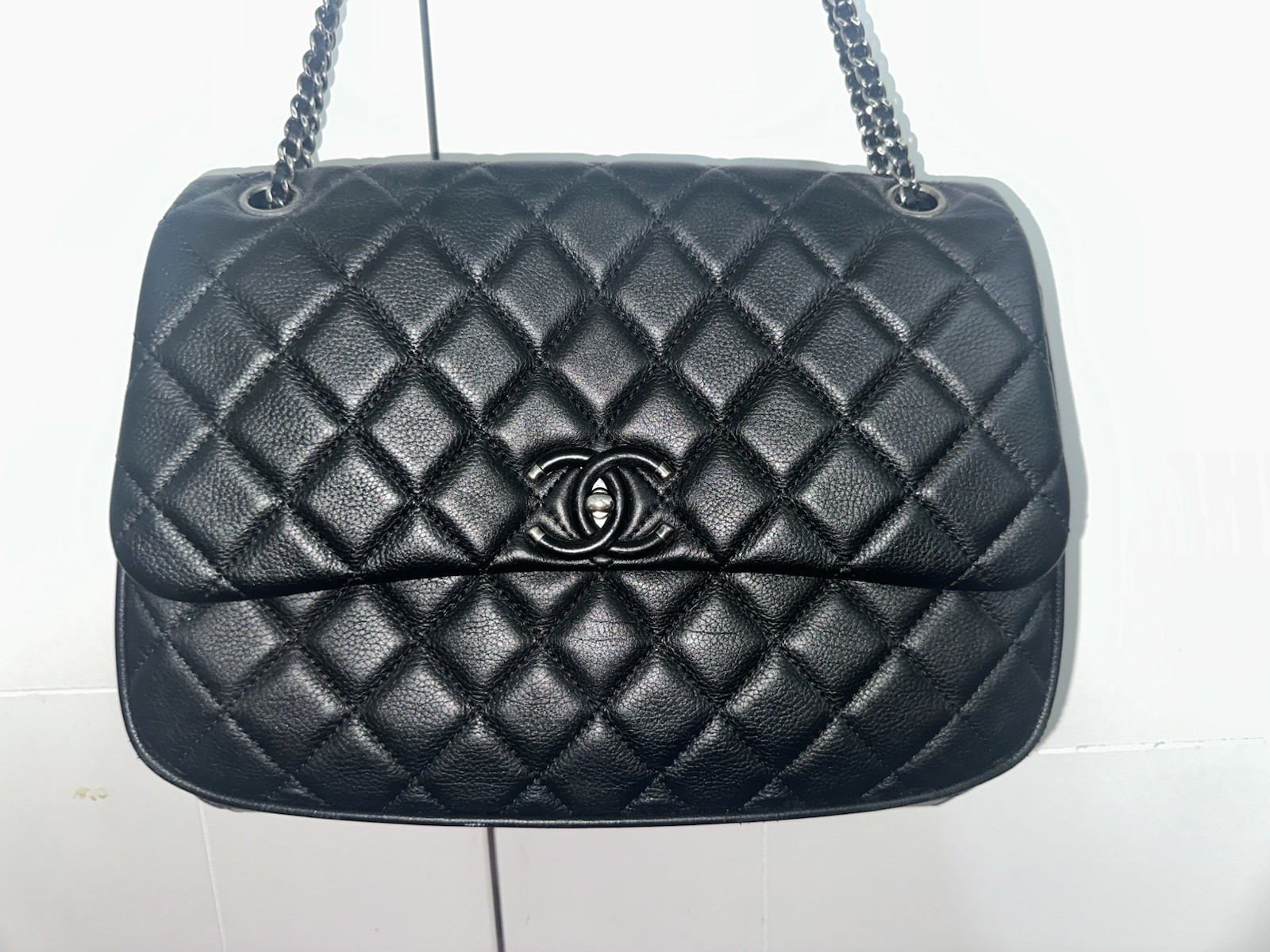 CHANEL Black Medium Classic Flap Shoulder Bag CC Turn Lock Convertible Chain