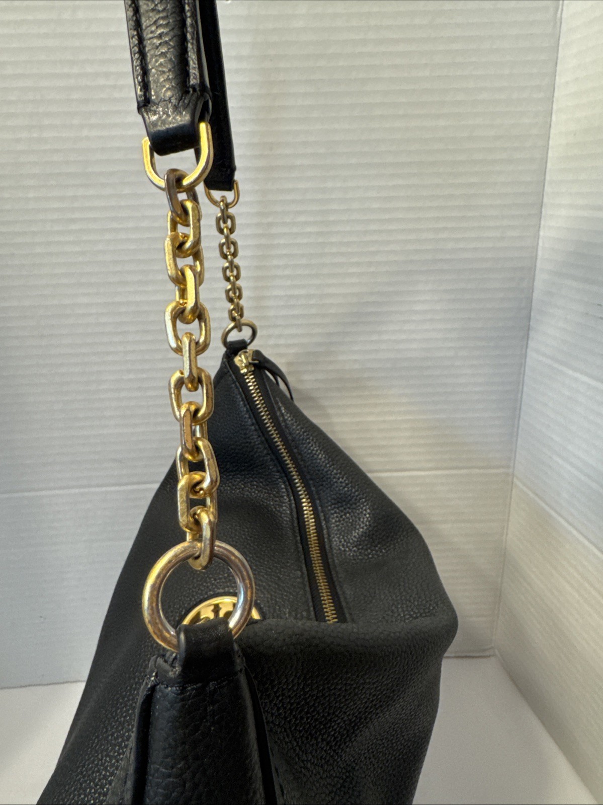 Authentic Tory Burch carter hobo shoulder bag in Black Leather gold Chain tote