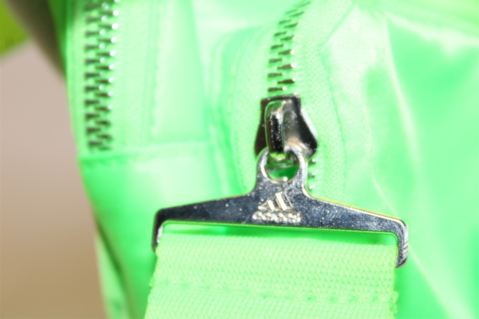 Adidas x Ivy Park Beyonce RARE Cross Body Bright Green Messenger Bag Limited Ed.