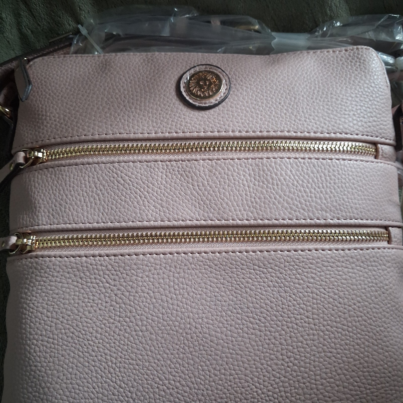 Anne Klein Pink Pebbled Crossbody Traveler Bag Lion Leather Gold Hardware Purse