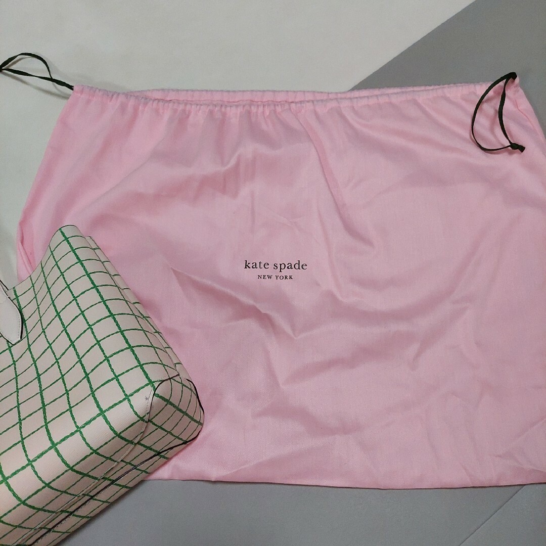 Kate Spade Tennis Court Tote Bag & Ball USED