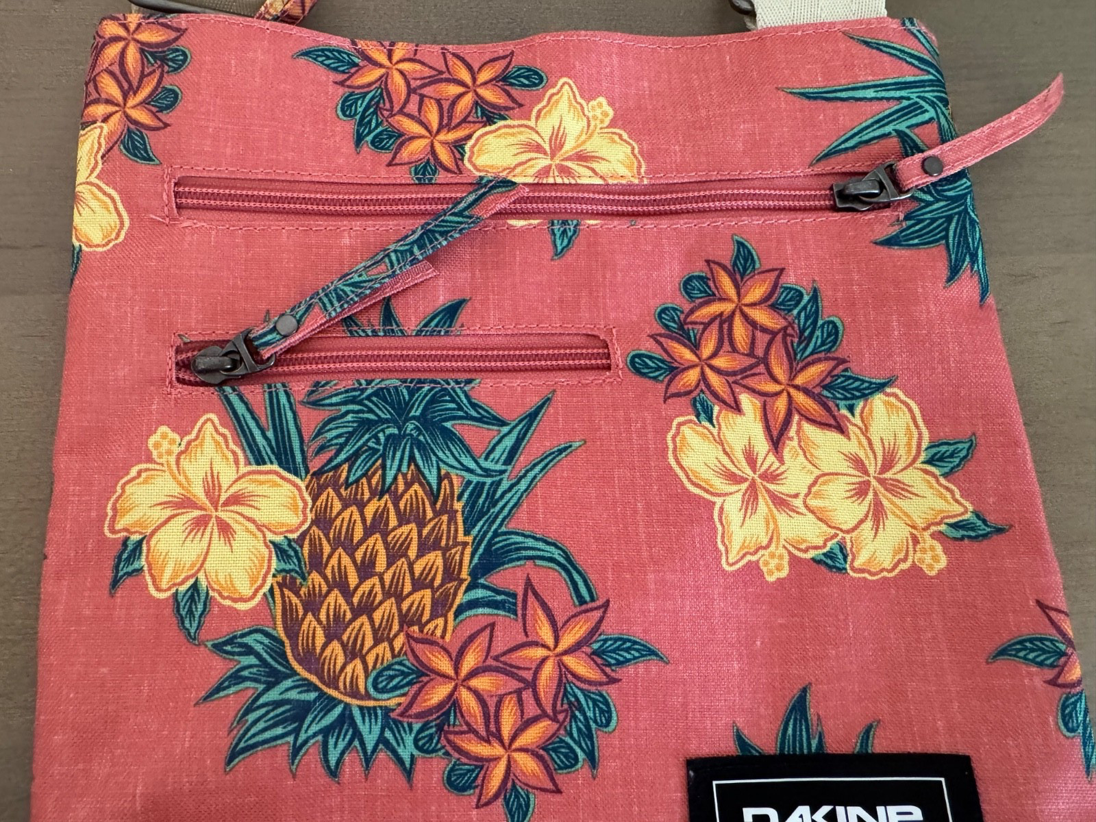 Dakine Jo Jo Crossbody Bag With Pineapple Print New With No Tags