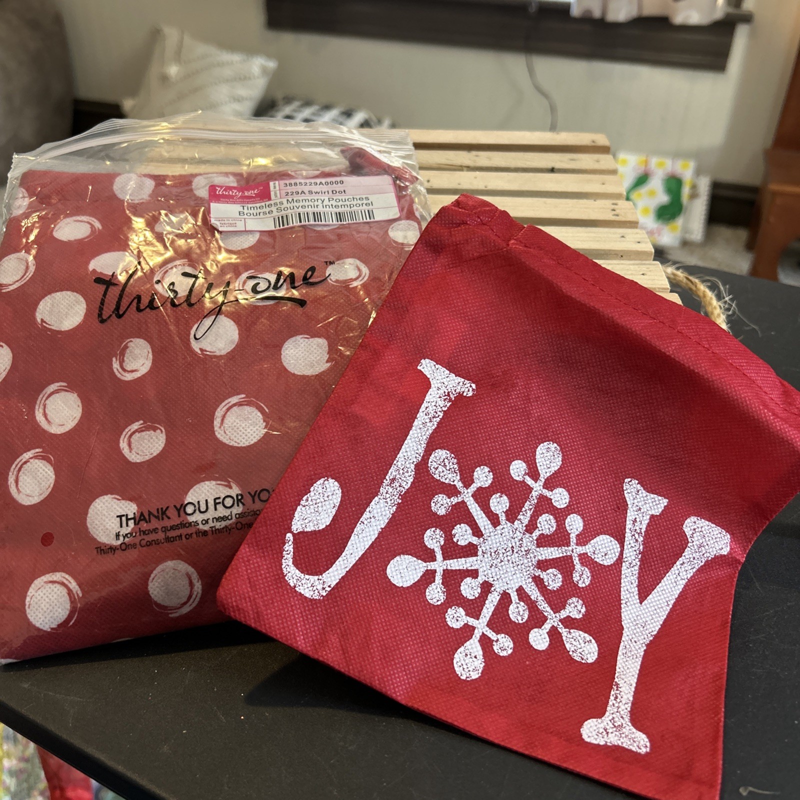 Thirty-One Timeless Memory Pouch Large NEW Red Swirl Dot JOY