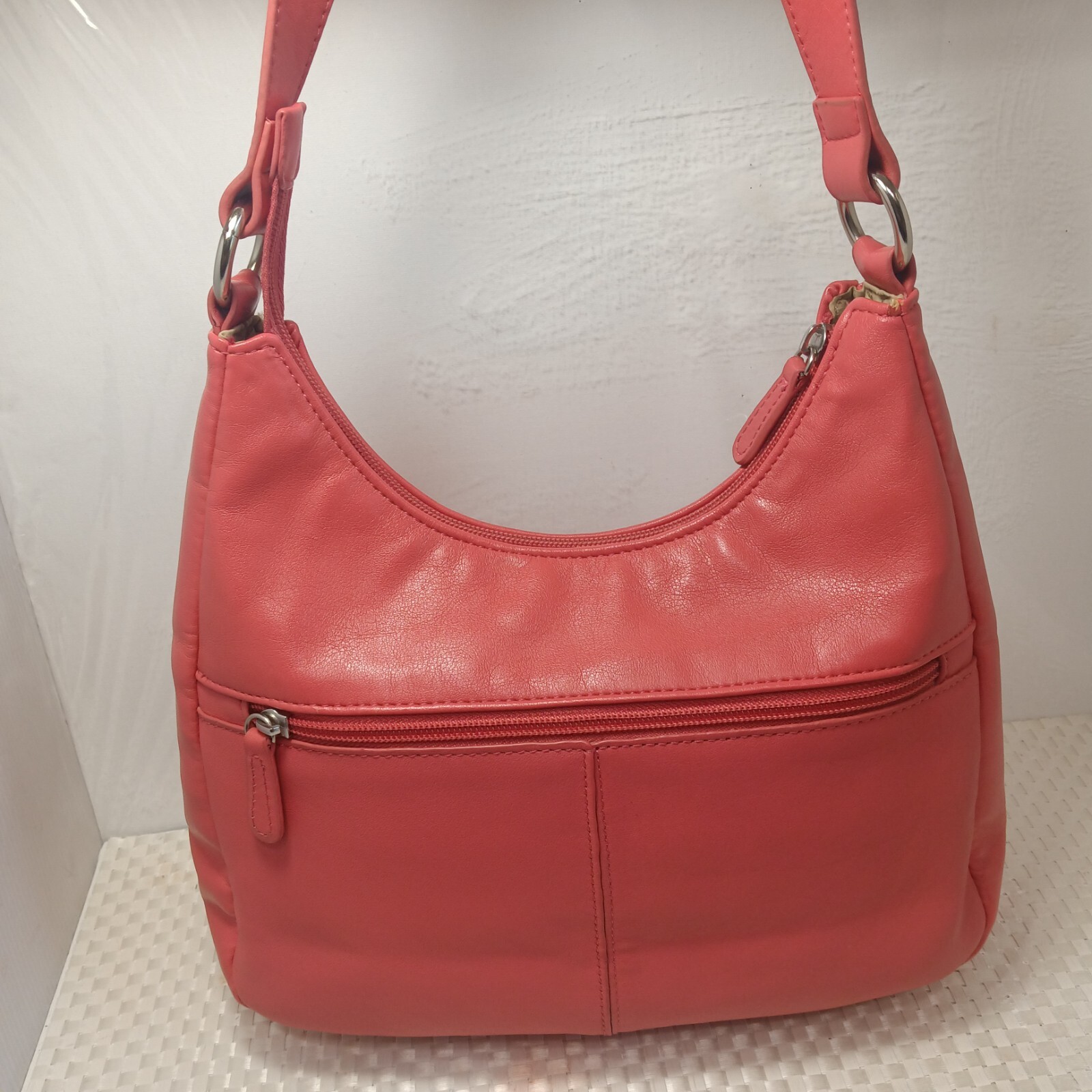 Giani Bernini Italian Nappa leather peach shoulder strap handbag. EUC