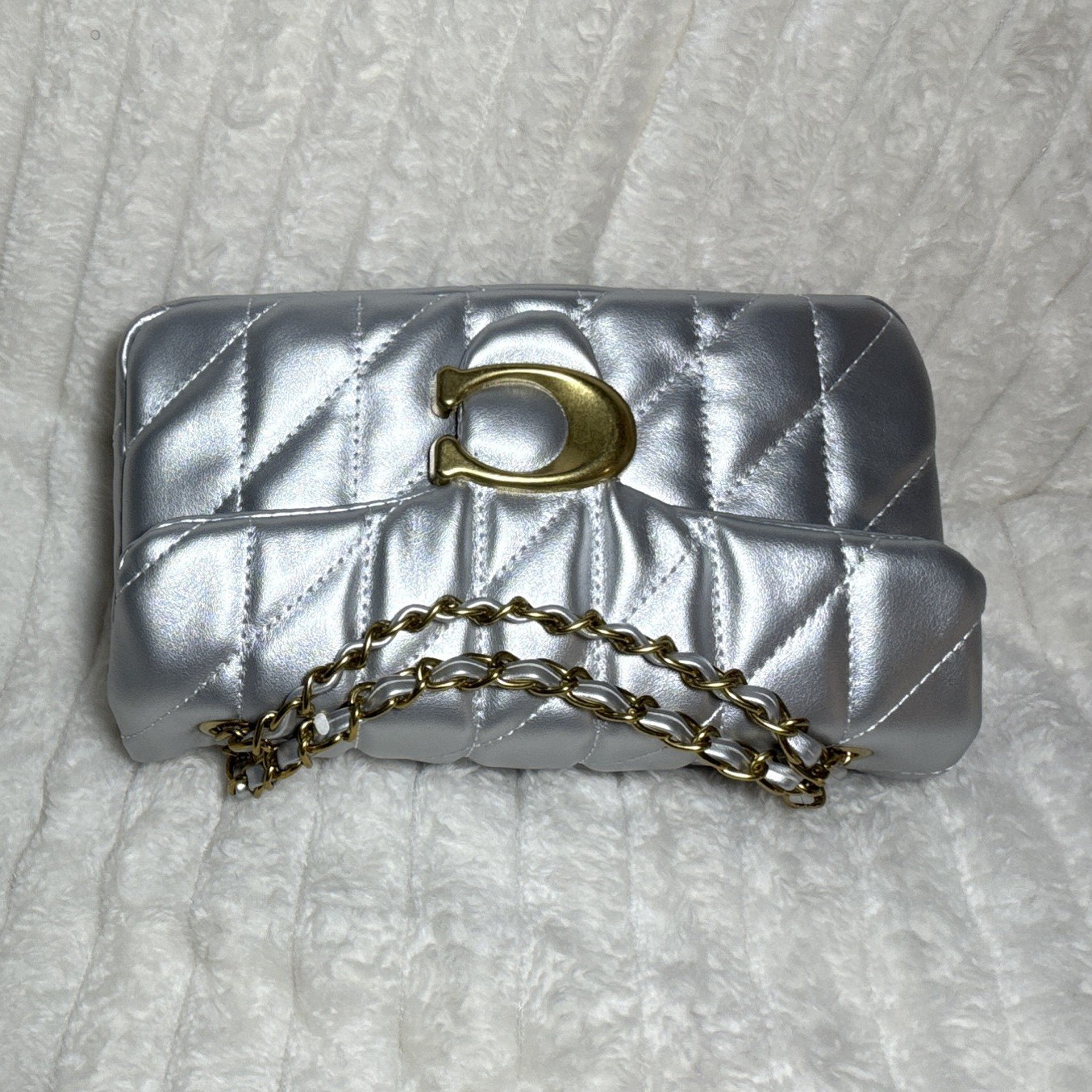 COACH Silver Quilted Chain Strap Shoulder Bag Gold Hardware Clasp Box Dust Bag