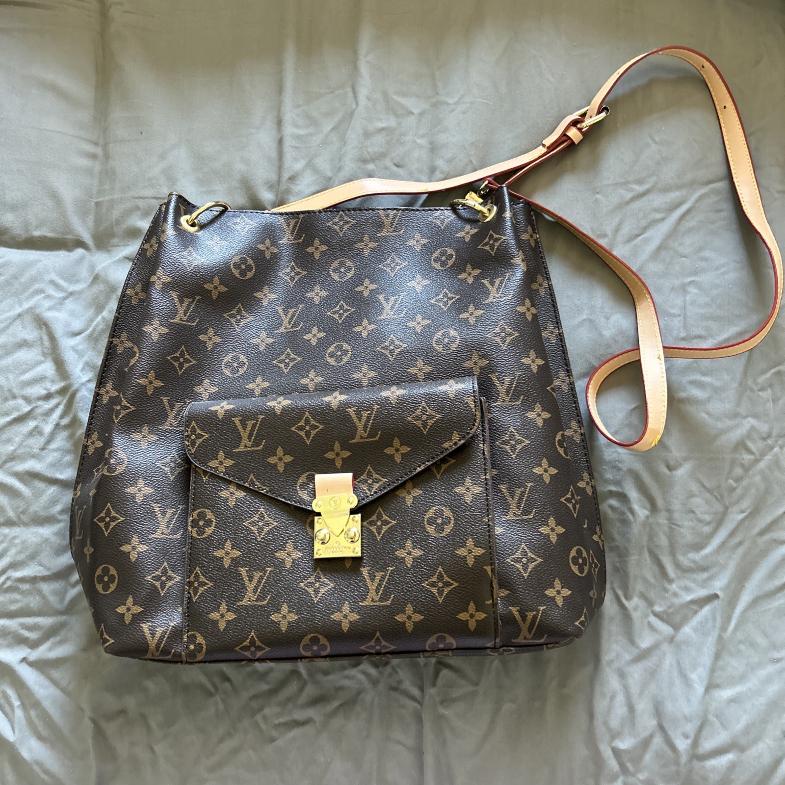 Brown Tan Shoulder Bag With Front Pocket Inside Pocket Magnetic Closure