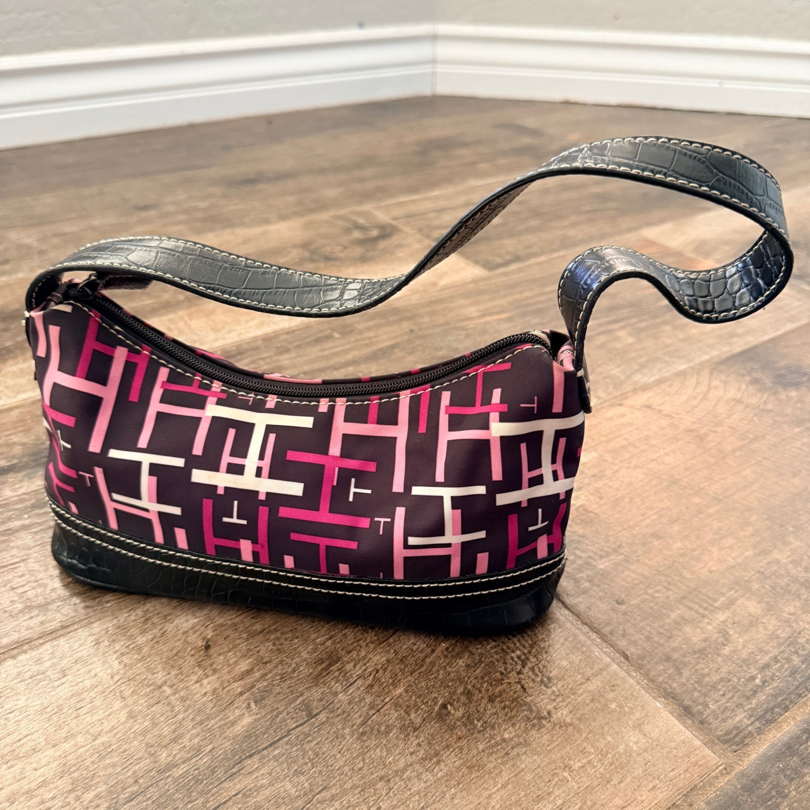 Tommy Hilfiger Womens Y2K Monogram Baguette Shoulder Bag, Pink Black,Small