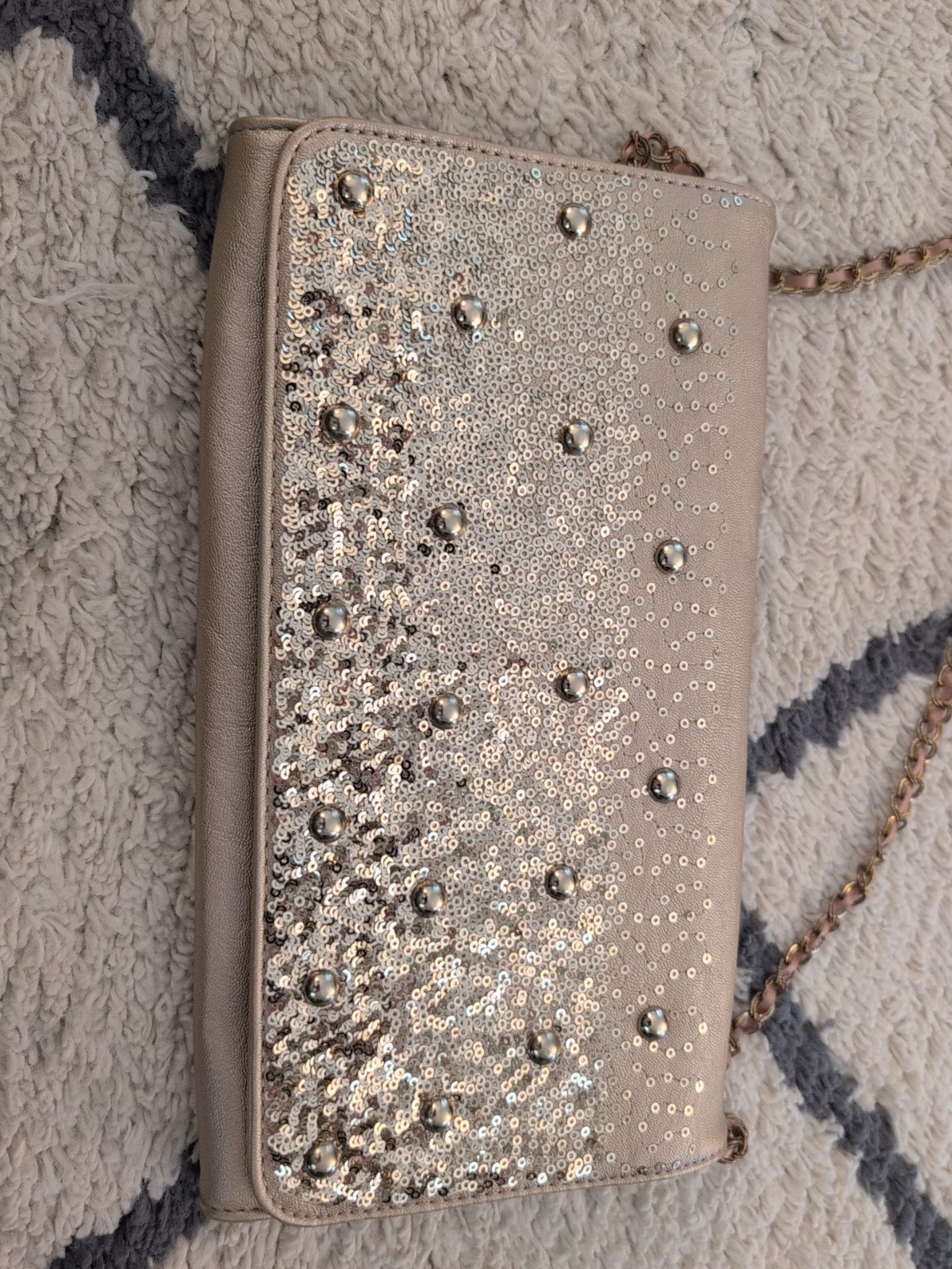 Clutch With Sequence And Chain With Ribbon
