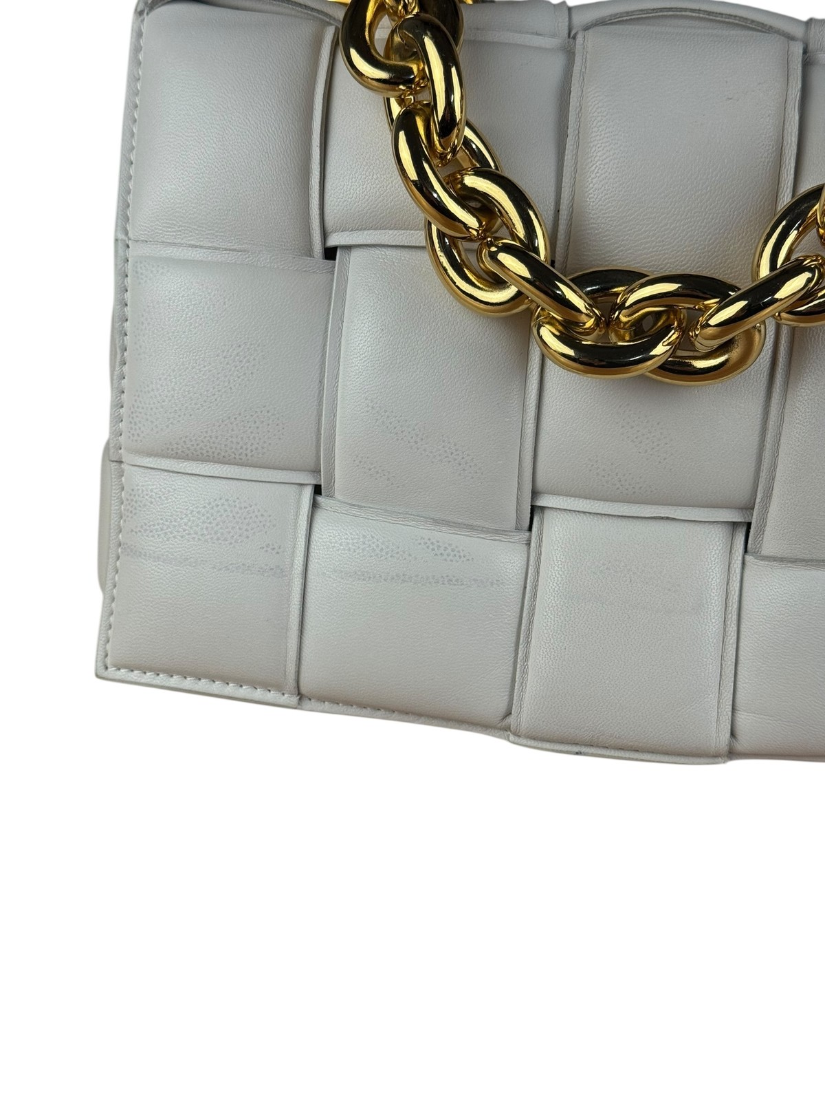 Size OS – Bottega Veneta White Leather Padded Cassette Chain Bag – Pre-Owned