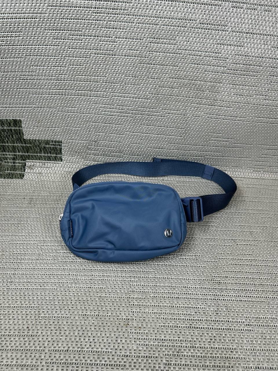 Lululemon Bag Everywhere 1L Oasis Blue Logo Inner Pocket Adjustable Waist Belt