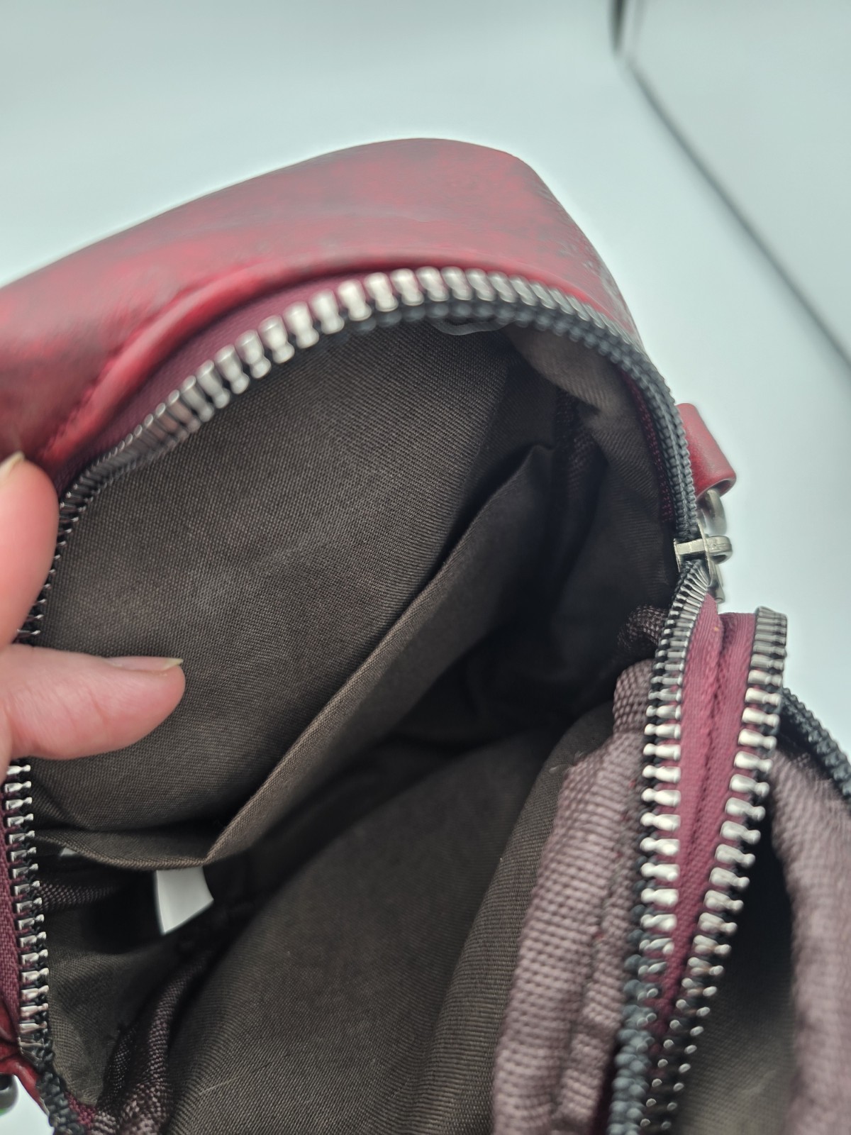 Un- Branded Small Crossbody Cell Phone Purse In Burgandy.