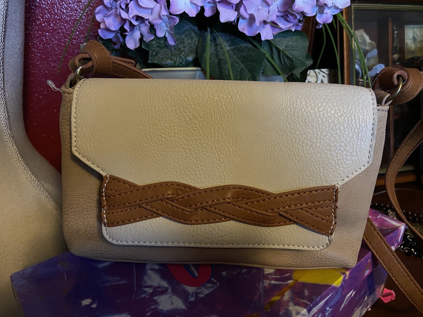 Woman’s Purse/Handbag by Market and Spruce Lovely Tan/Ivory Roxy Rose MRSP $60