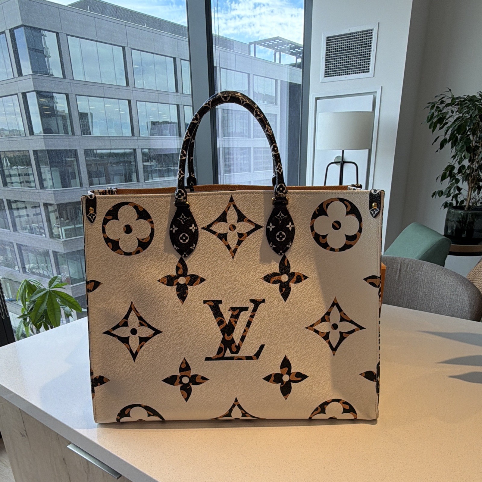 Louis Vuitton JUNGLE Monogram OnTheGo GM Large Tote, Original Tag, Box, Dust Bag