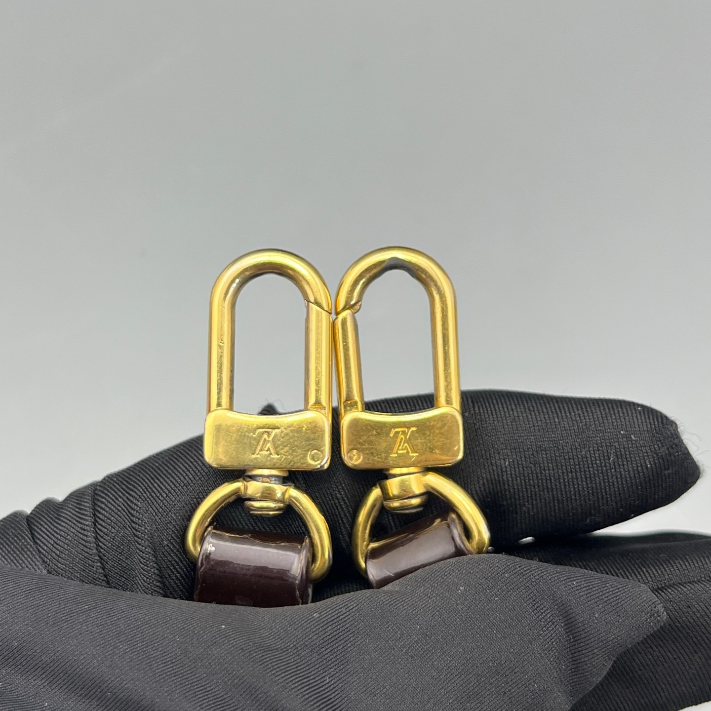 AUTH LOUIS VUITTON LV Alma BB Amarante Cherry Vernis Leather Bag.