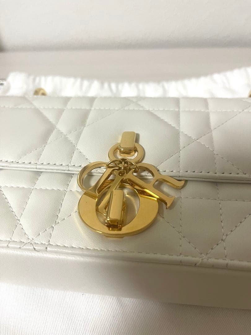 Almost unused Christian Dior Miss Daisy Shoulder Bag White Used only once