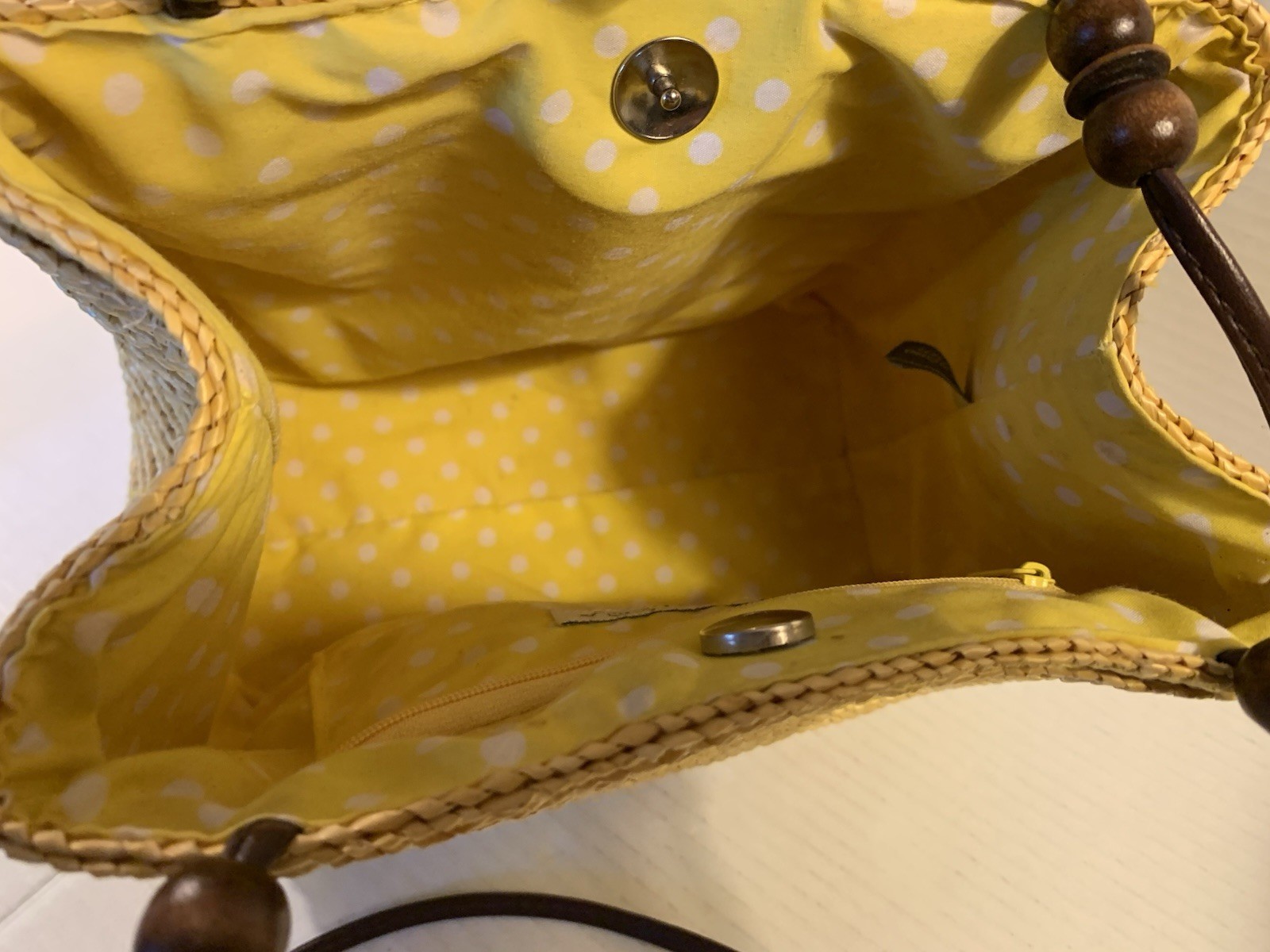Beautiful Sonoma Straw Handbag with United Colors of Benetton Umbrella — Yellow