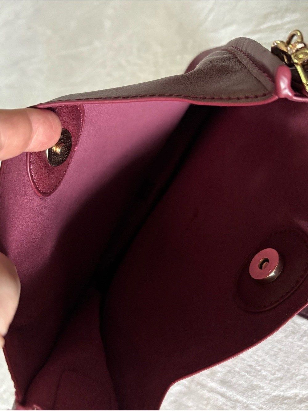 ah·dorned Vegan Smooth Leather Messenger Crossbody Bag Burgundy Gold Chain