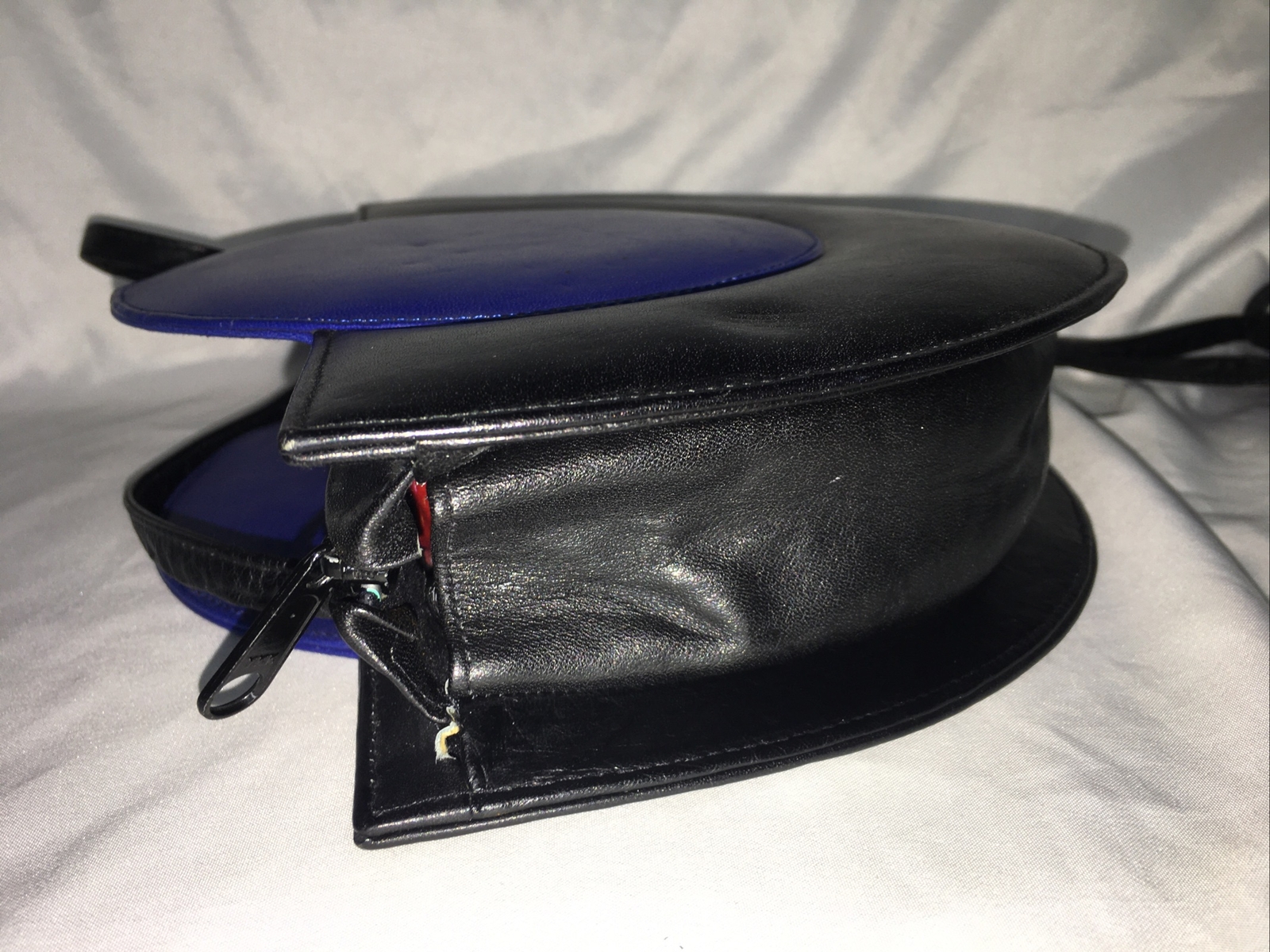 Safi Vintage Blue Circle Black Leather half circle crossbody purse zip Size M