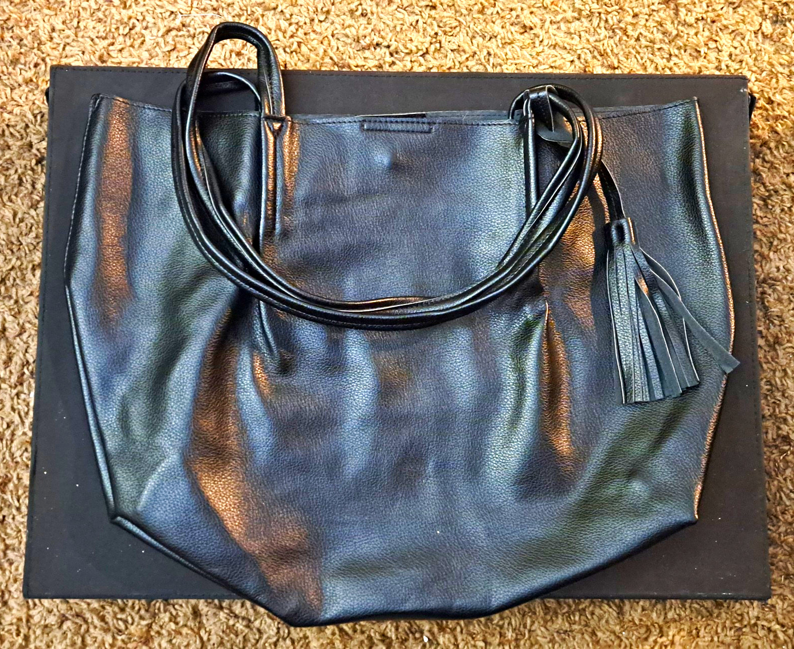 Black Pebbled Solid Large Tote Bag Magnetic Closure w/ Tassel, Inner Pockets
