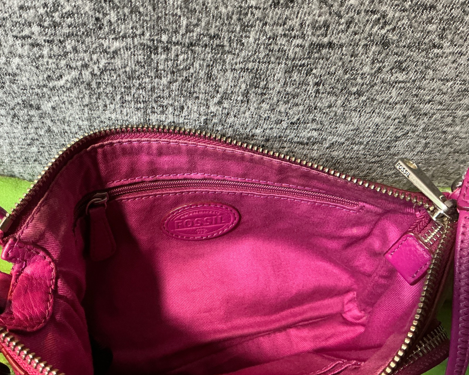 Fossil Riley Fuschia Crossgrain Leather Credit Cards Zip Shoulder Crossbody