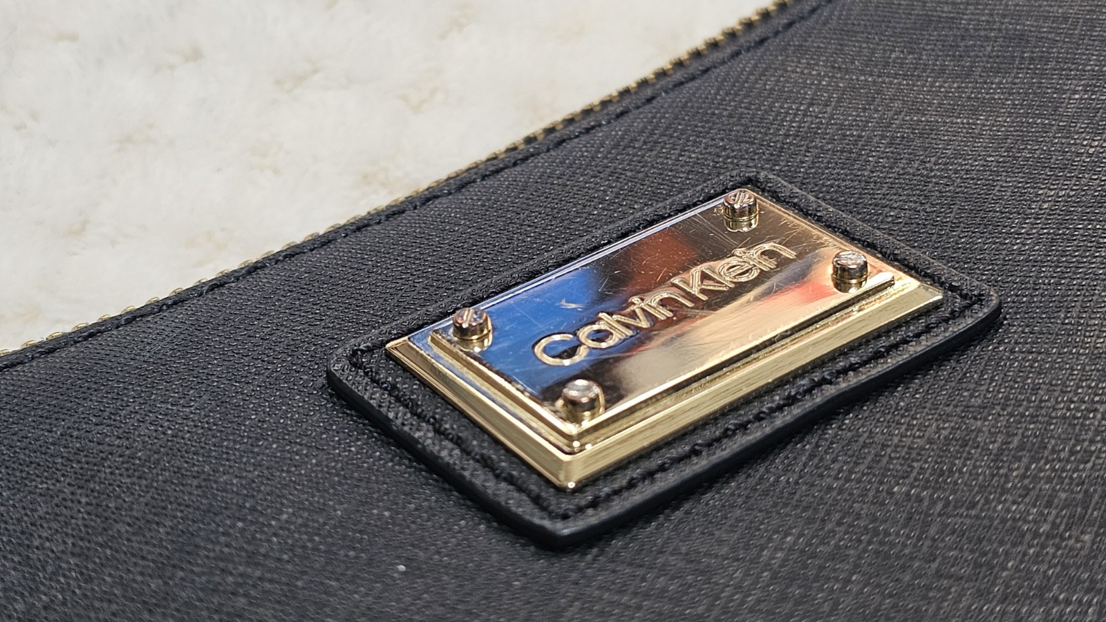 Calvin Klein Women’s Black Shoulder Bag Zip Gold-Tone Chain Pockets