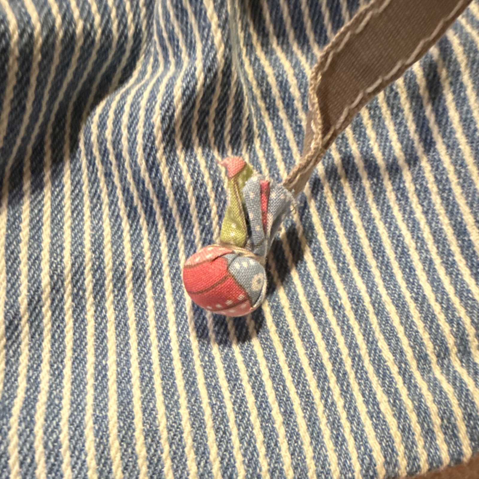 Thirty-One Railroad Stripe Denim Cinch Top Bucket Bag Floral Interior Blue/White