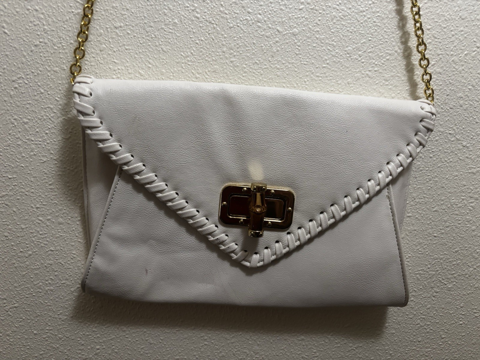 Apt. 9 Women’s White Shoulder Bag Gold Chain Strap Turn Lock Inner Pockets