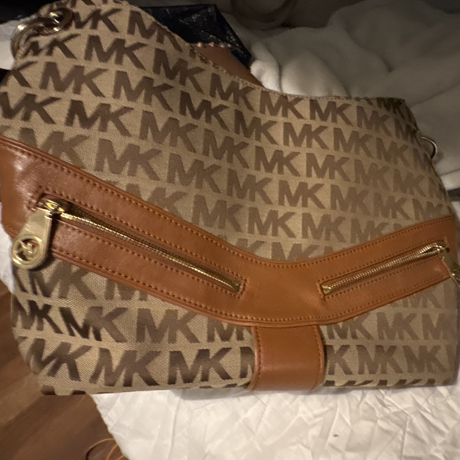 Michael Kors Logo Tote Beige/Brown Zip Closure Gold Hardware Inner Pockets