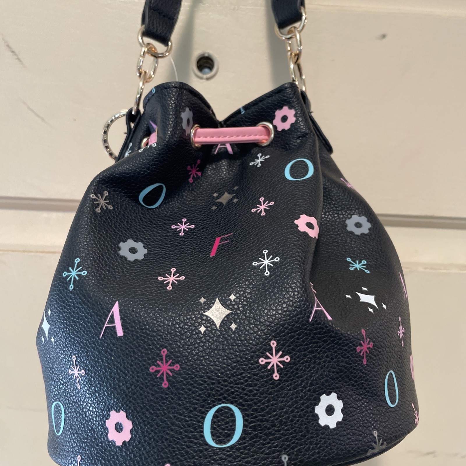 FAO Schwarz Prince St Bucket Bag Mini Purse Black w/ Pink Drawstring & Pom Keych