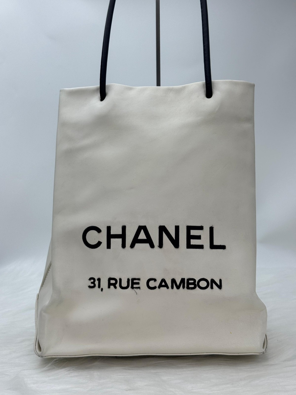 Q49 CHANEL 31 Rue Cambon Calfskin Vertical Leather Shopping Tote Bag White