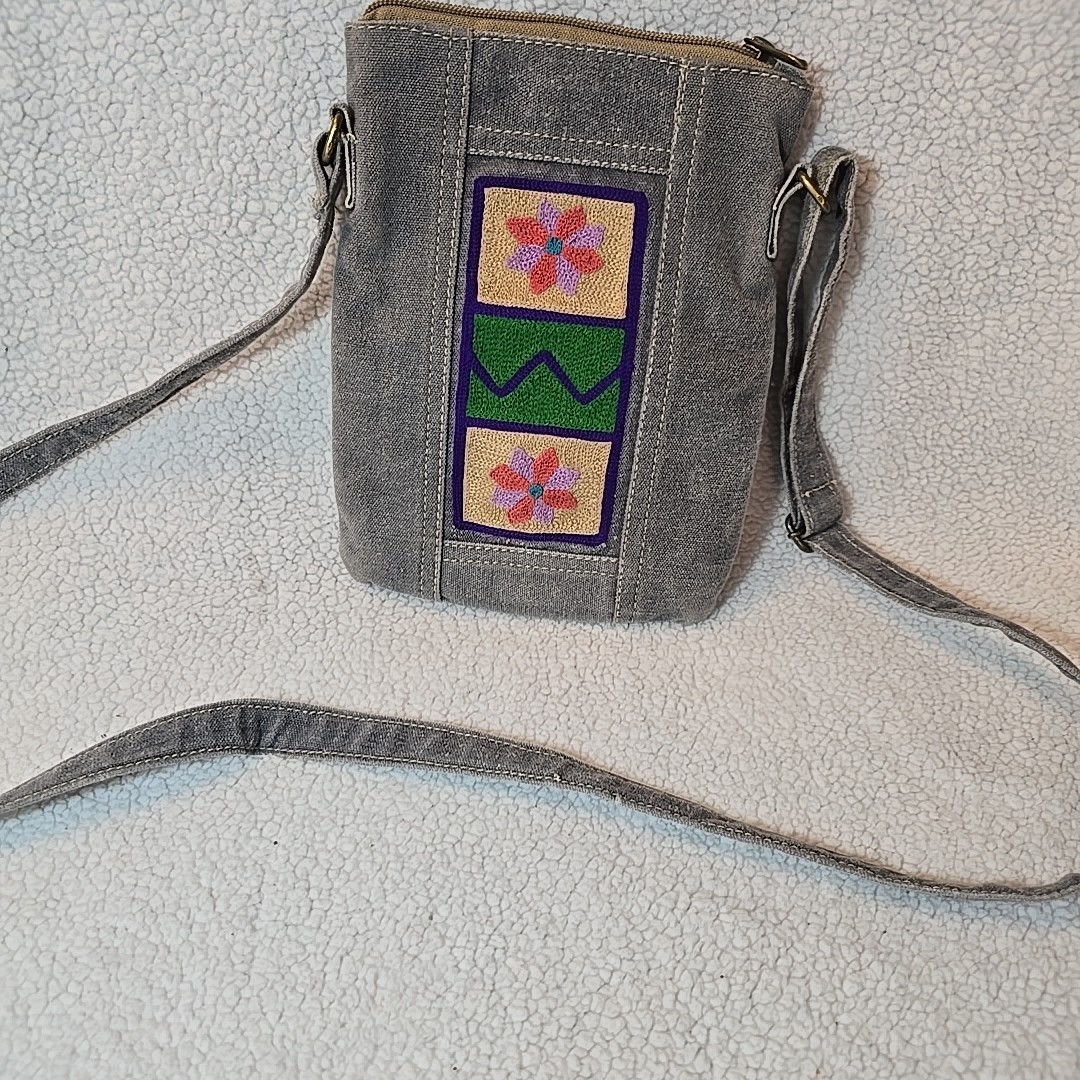 Vintage Addiction Purse/Bag Crossbody Recycle Canvas Embroidered Flower Boho