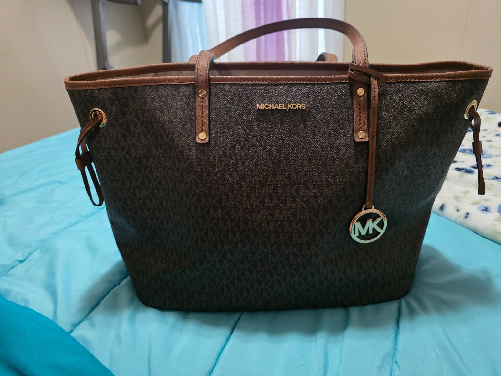 Michael Kors Jet Set Drawstring Large Travel Tote