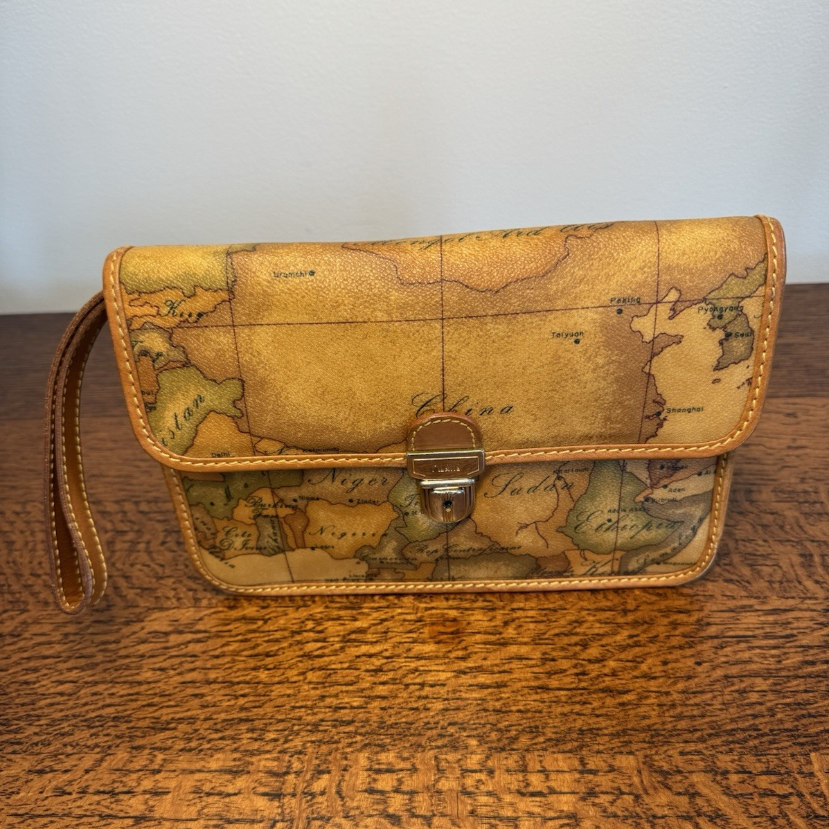 Alviero Martini 1A Classe Geo Classic World Map Clutch