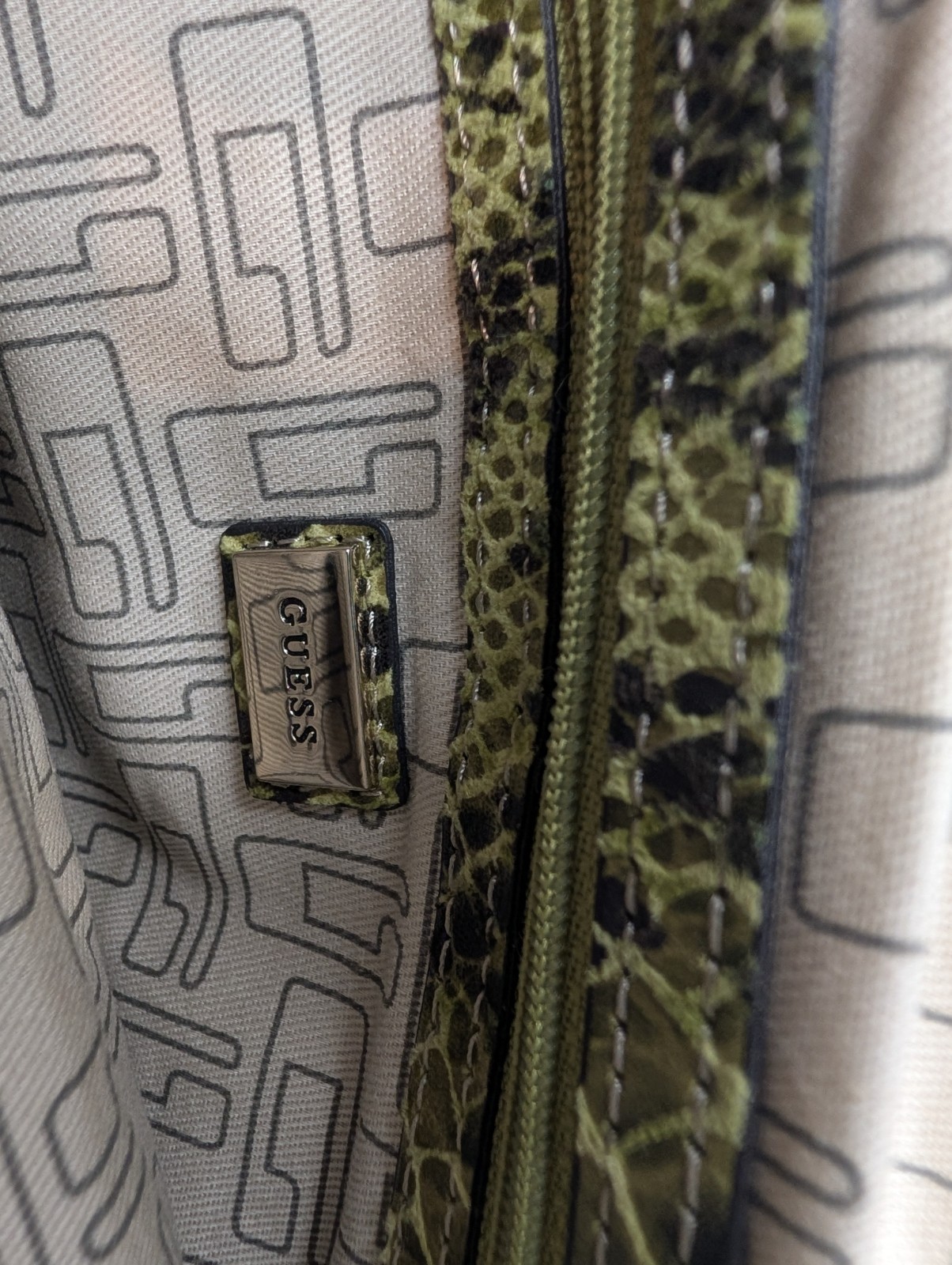 🔥RARE🔥 Vintage Y2K Guess Chunky Hardware Python/Snakeskin Shoulder Bag Purse
