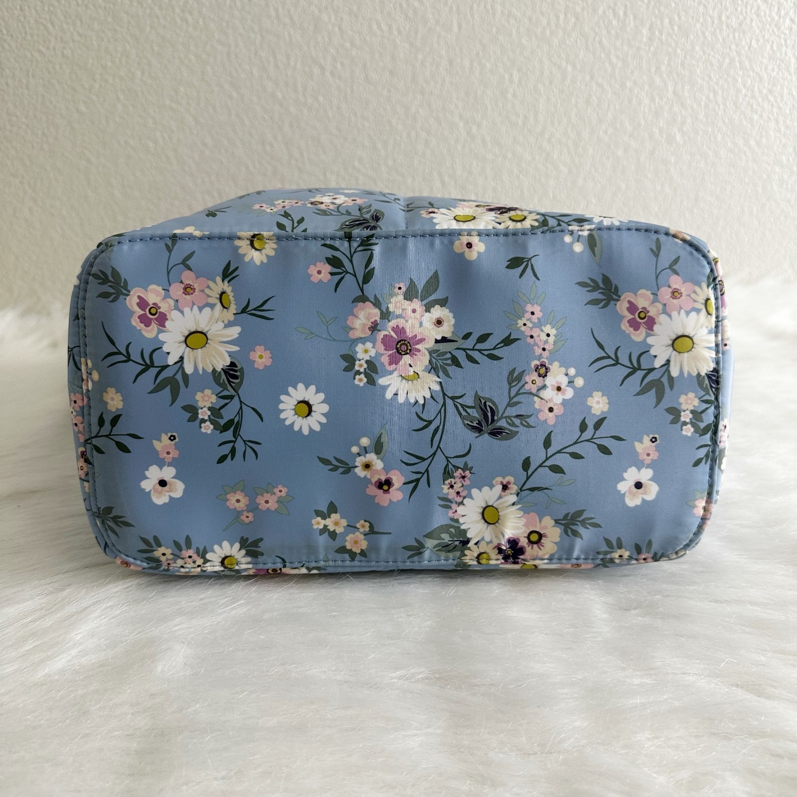 NWOT Art Class Blue Floral Quilted Messenger Bag
