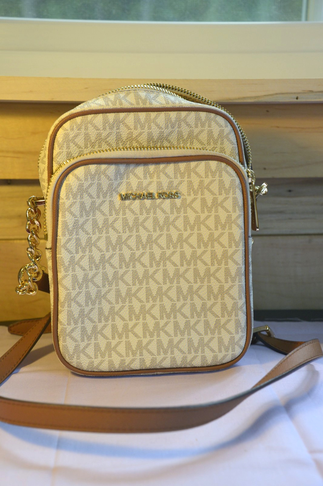 Michael Kors Jet Set Travel Medium Flight Bag Crossbody Signature Vanilla
