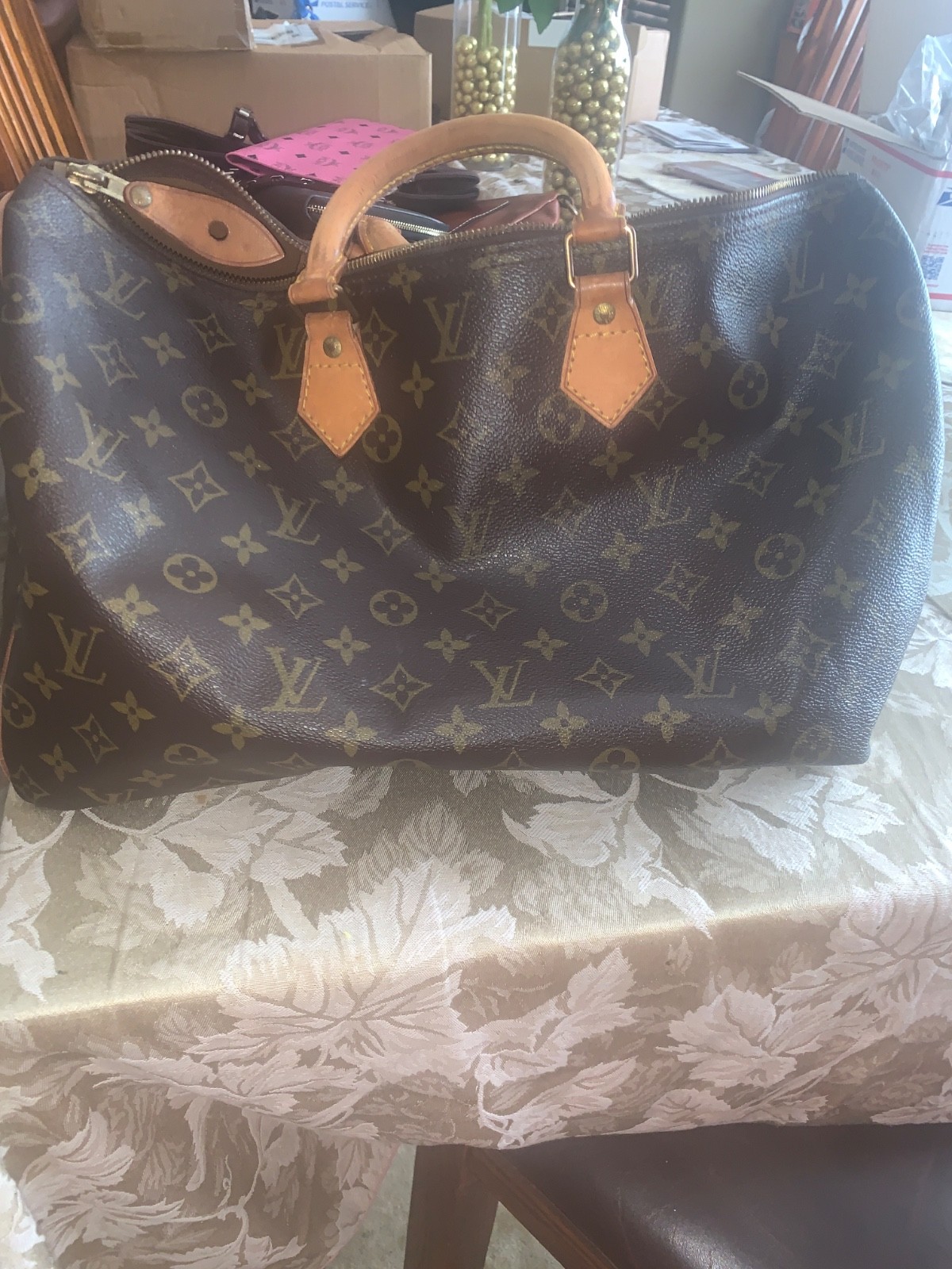 Louis Vuitton Speedy 40 Mono in good condition. See pics for all flaws!!!!!