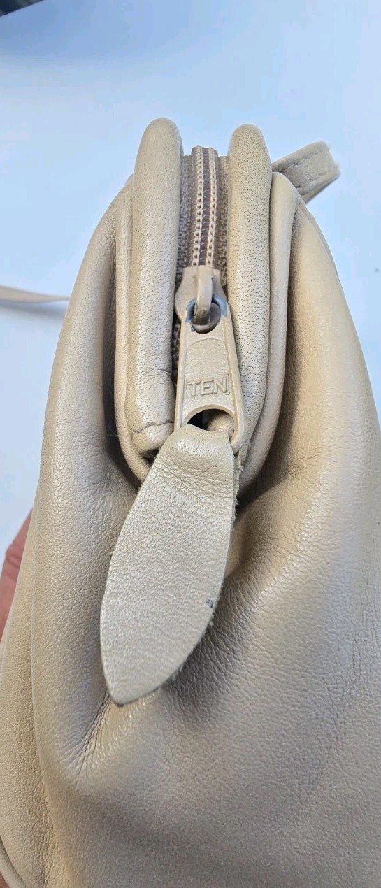 MINT Amanda Smith Vintage 80s Women’s Taupe Purse Crossbody Bag! Taiwan ROC