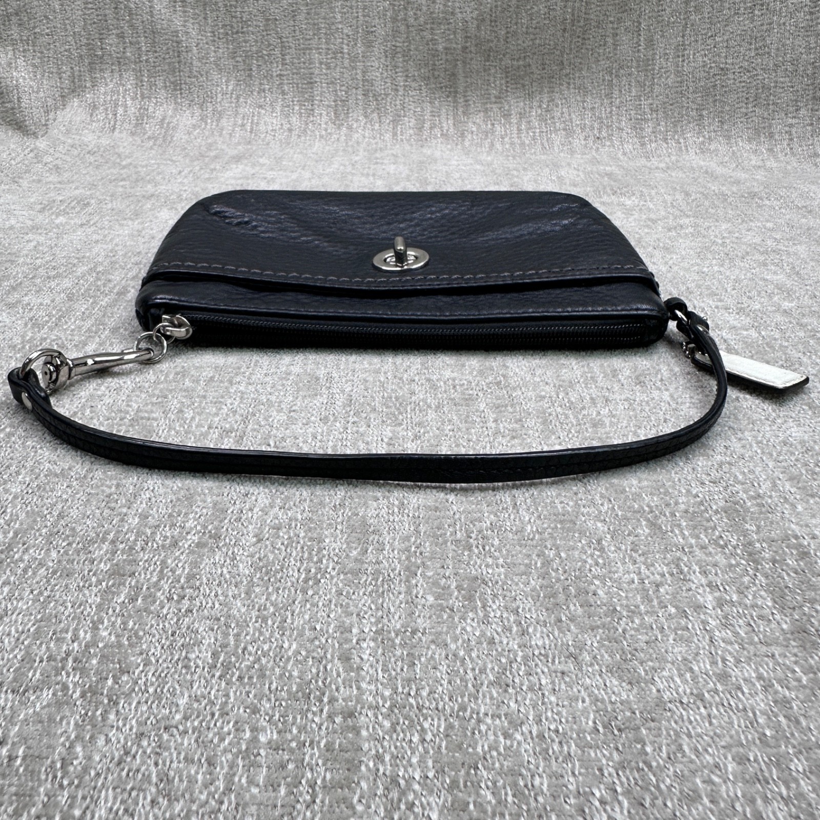 Vintage Coach Wristlet Wallet Pebbled Leather Black Turn Lock Classic Designer