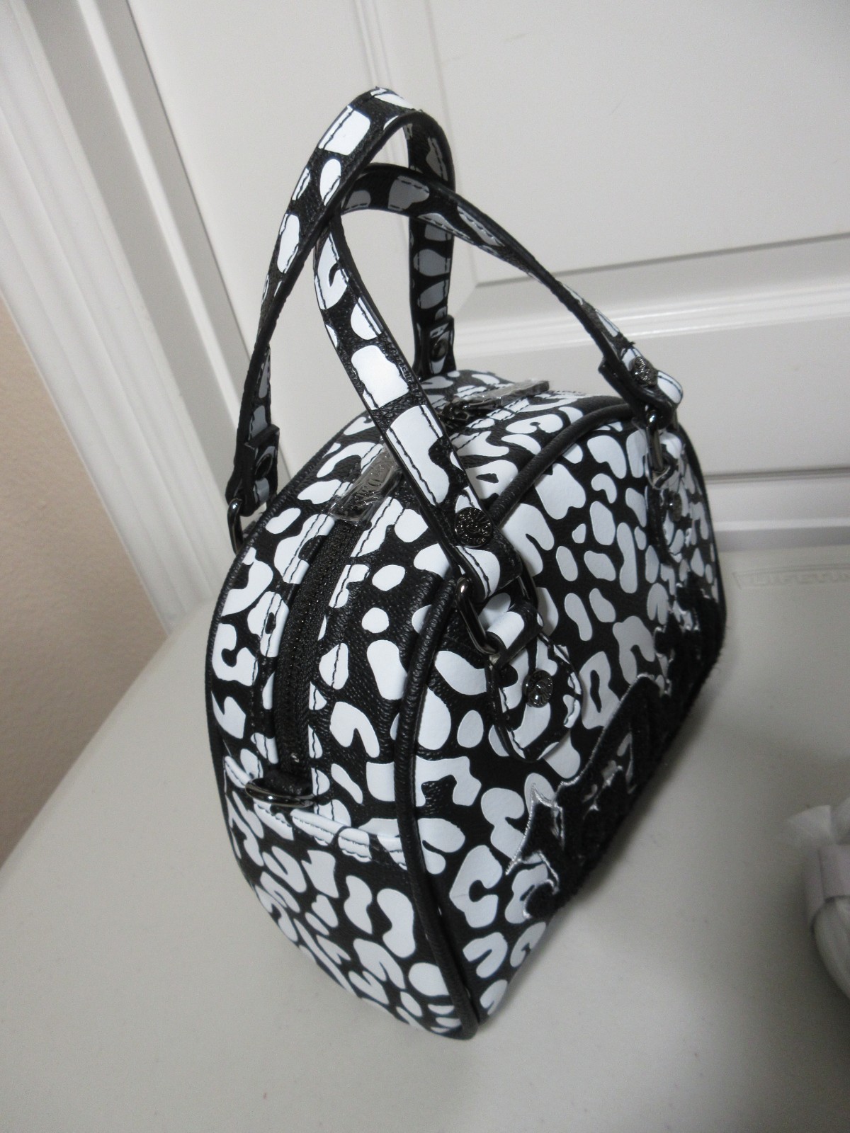 NEW VON DUTCH WHITE CHEETAH BLACK/WHITE BOWLER SATCHEL/SHOULDER BAG