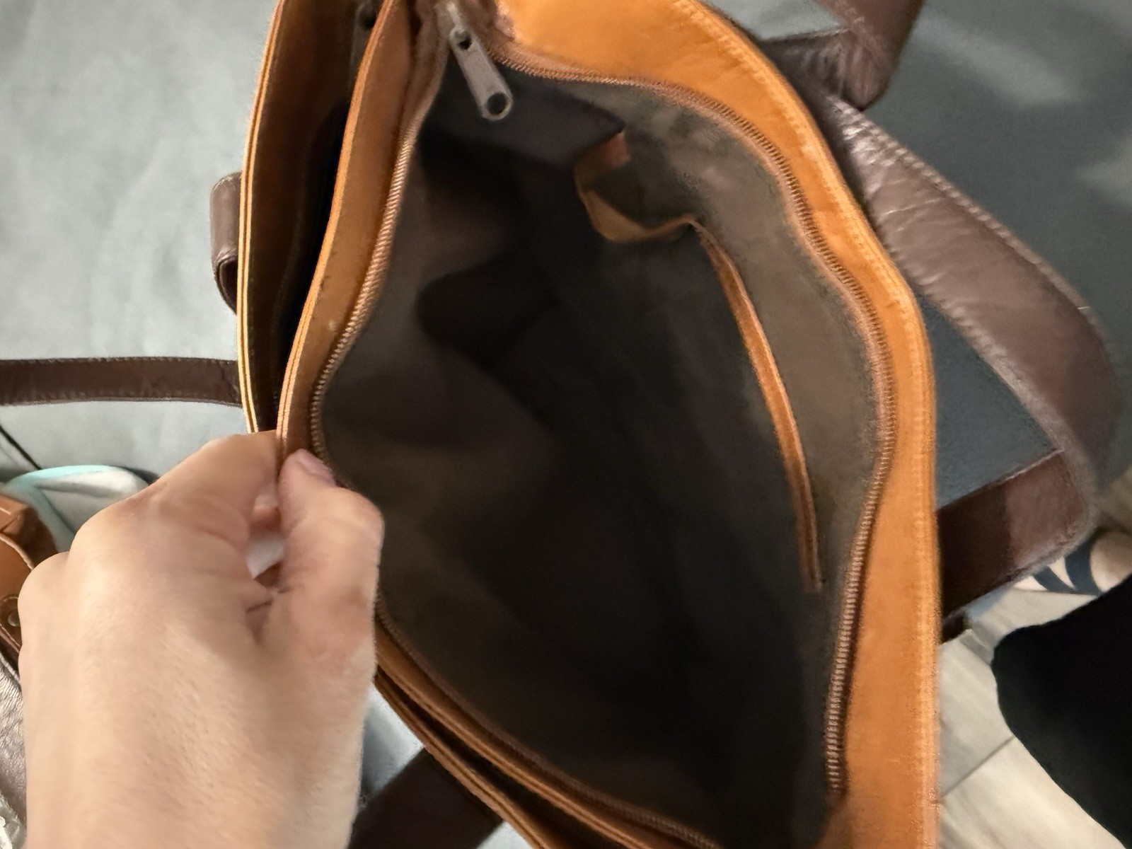 Set of 2 Colombian Leather Bags
