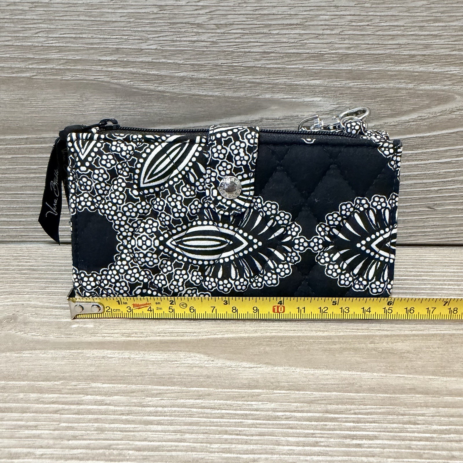 Vera Bradley Blanco Bouquet Wristlet EUC Twist Lock Wallet