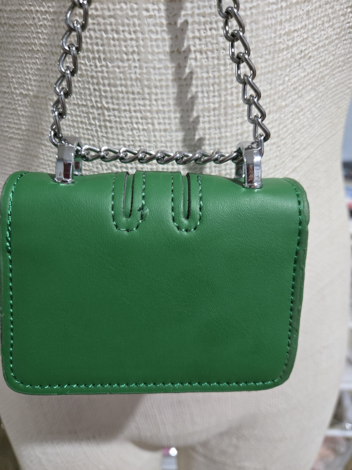 Green Mini Women’s Crossbody Bag Silver-Tone Chain Strap Latch Closure