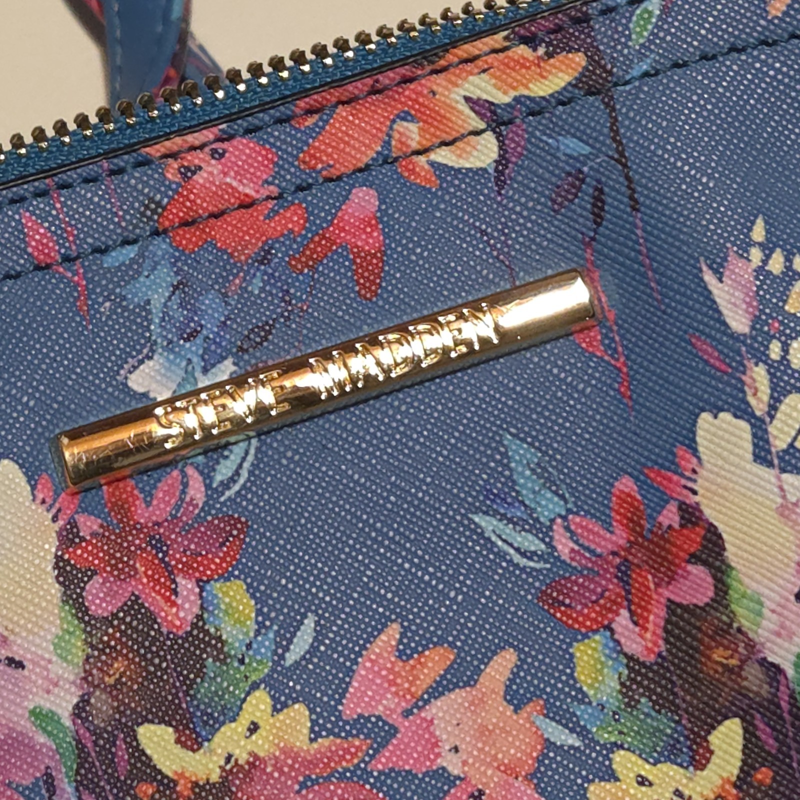 Steve Madden Bmaggie Floral Crossbody Bag Blue Pink Gold Hardware Dome Purse