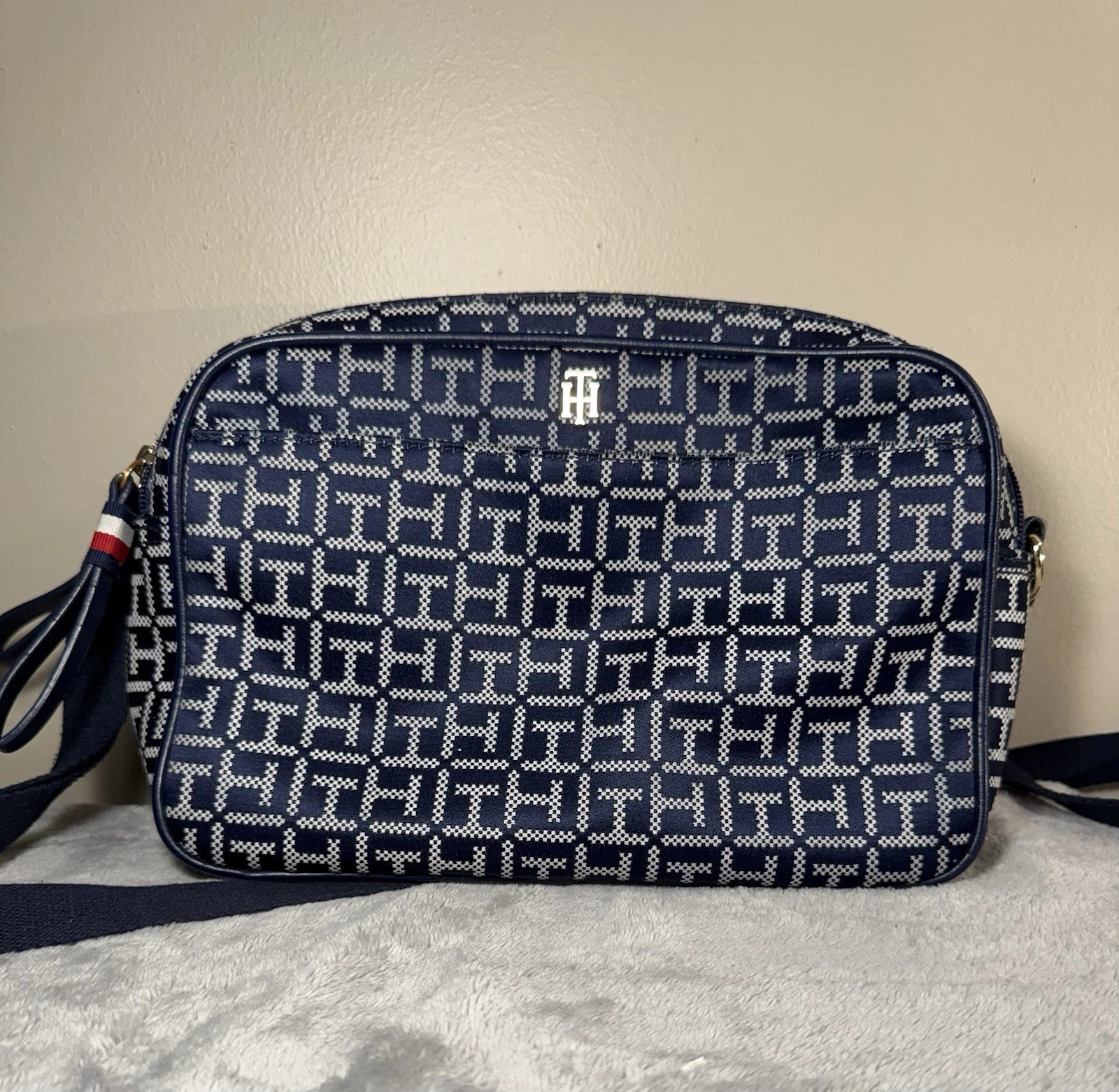 Tommy Hilfiger Double Zipper Navy Blue/White Crossbody Purse Outer Snap Pocket
