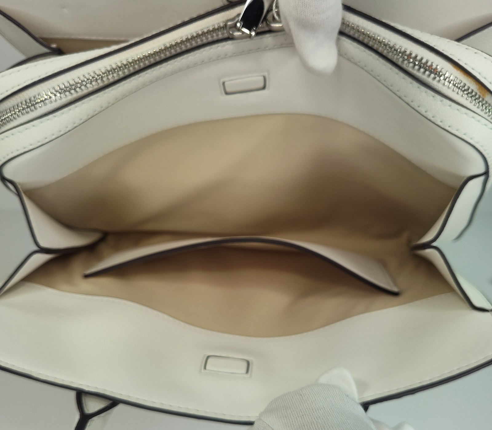 Michael Kors Laila Medium Leather Handbag/Crossbody Satchel – Ivory/White – NWT