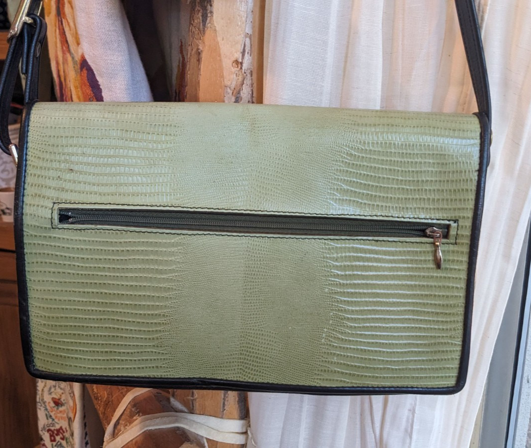 Greg Roche signed leather crossbody angular design with hinge closure green