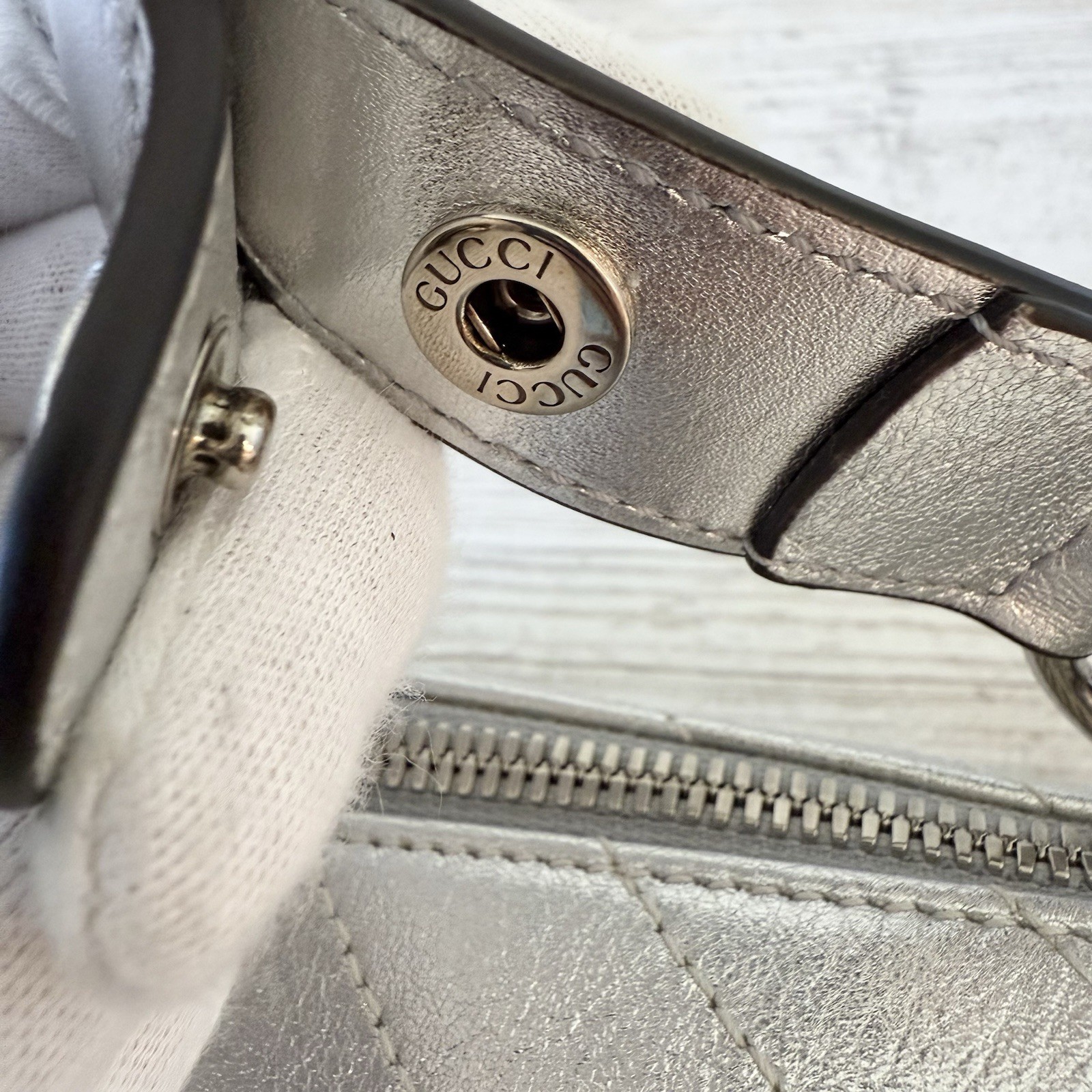 New Gucci Blondie Silver Shoulder medium size handbag with Cylindrical Design