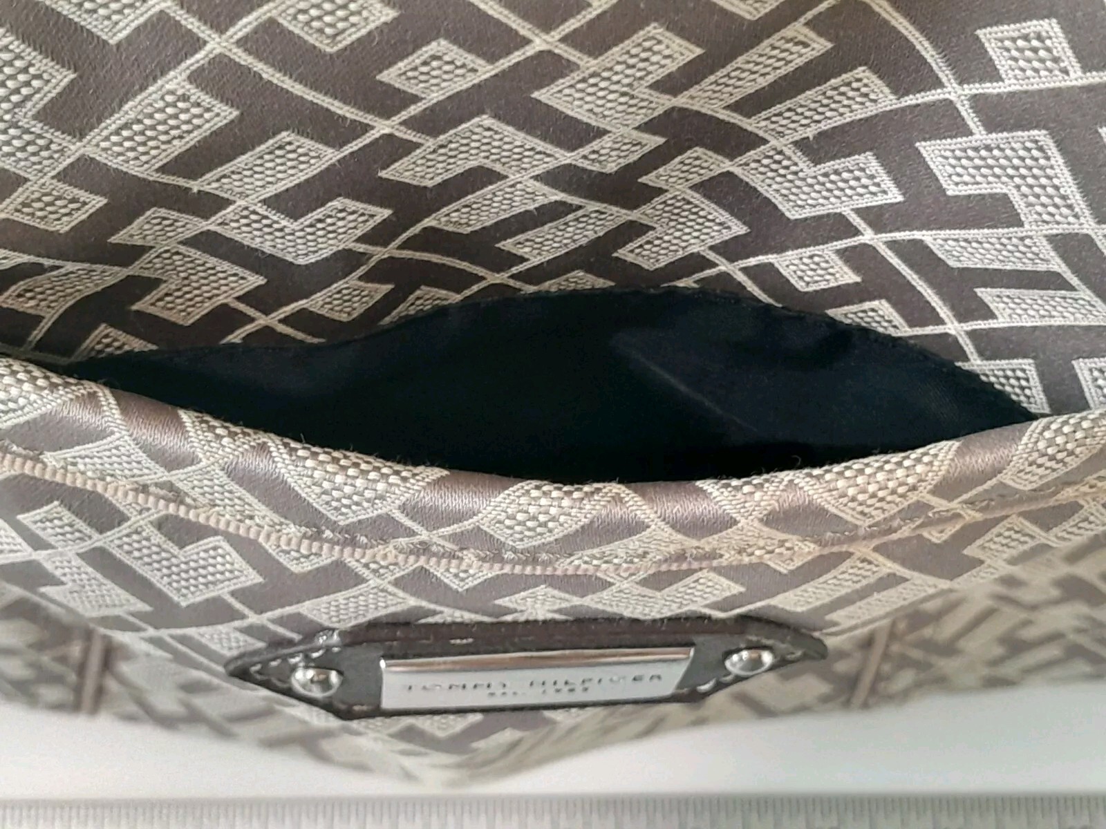 Tommy Hilfiger Monogram Purse Sample Handbag Tan Brown Logo T H Rare HTF