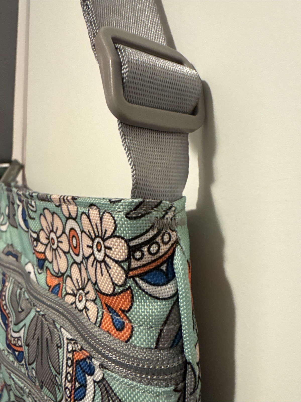 Vera Bradley Lighten Up Trio Zip Hipster Fan Flowers New W/ Tags